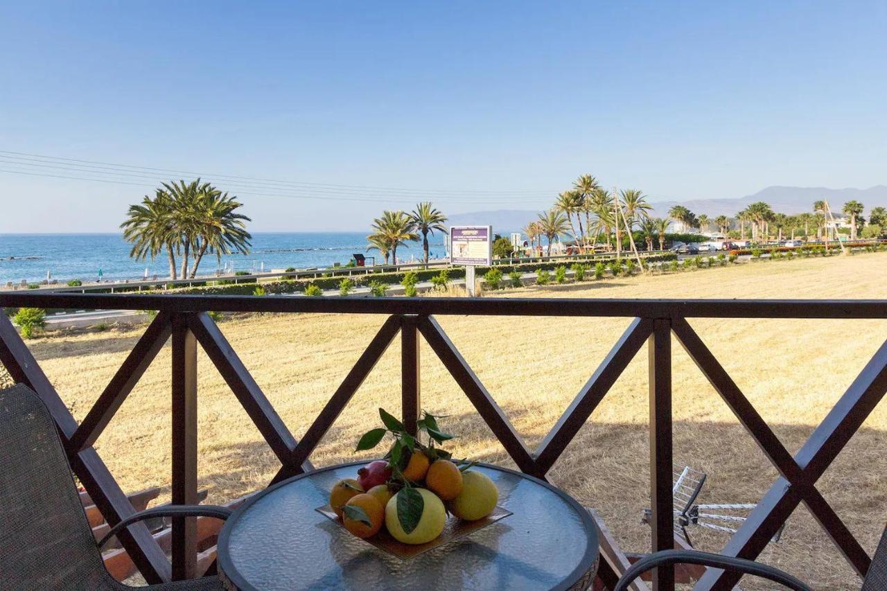 Path Latchi Beachfront Apartments エクステリア 写真