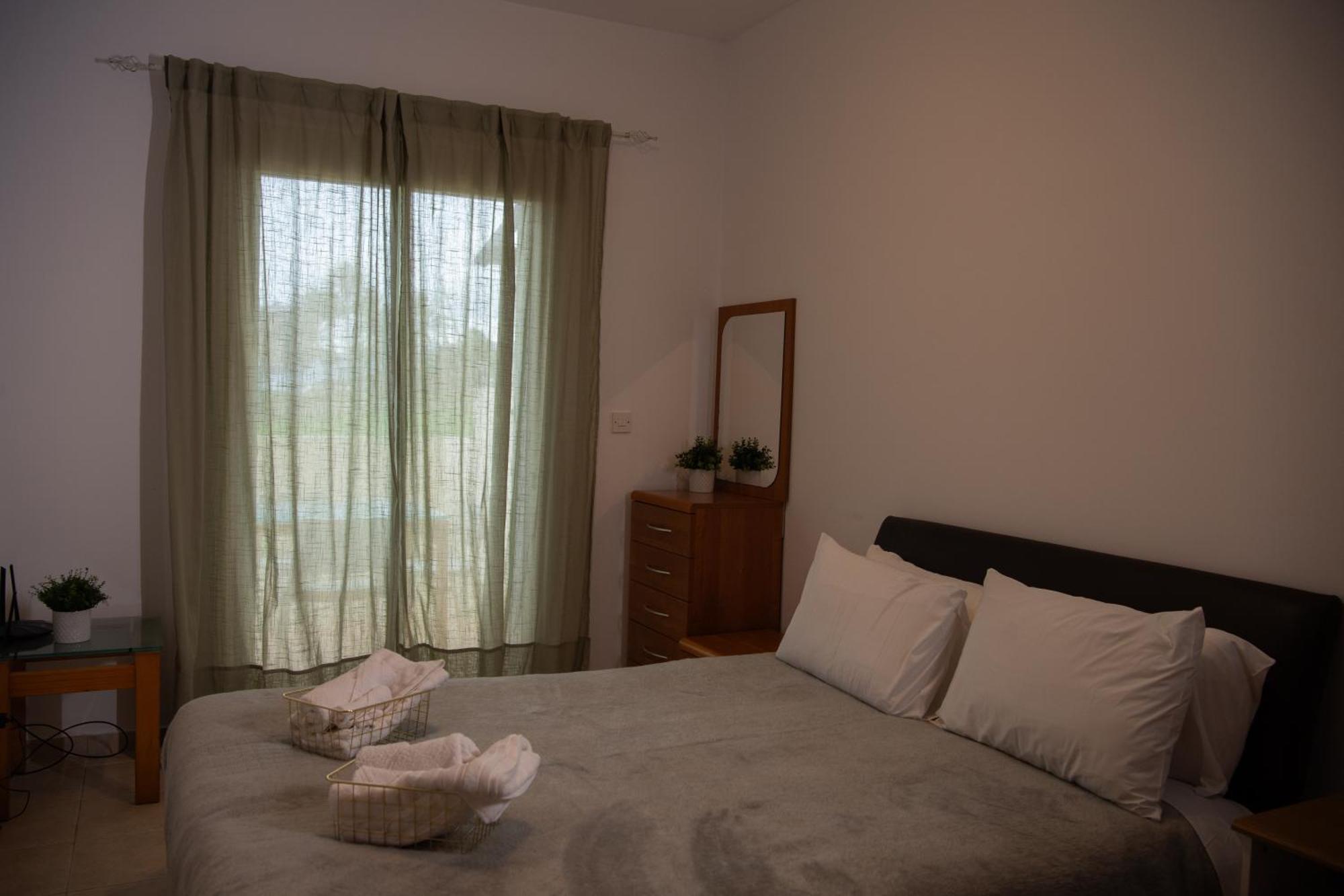 Path Latchi Beachfront Apartments エクステリア 写真