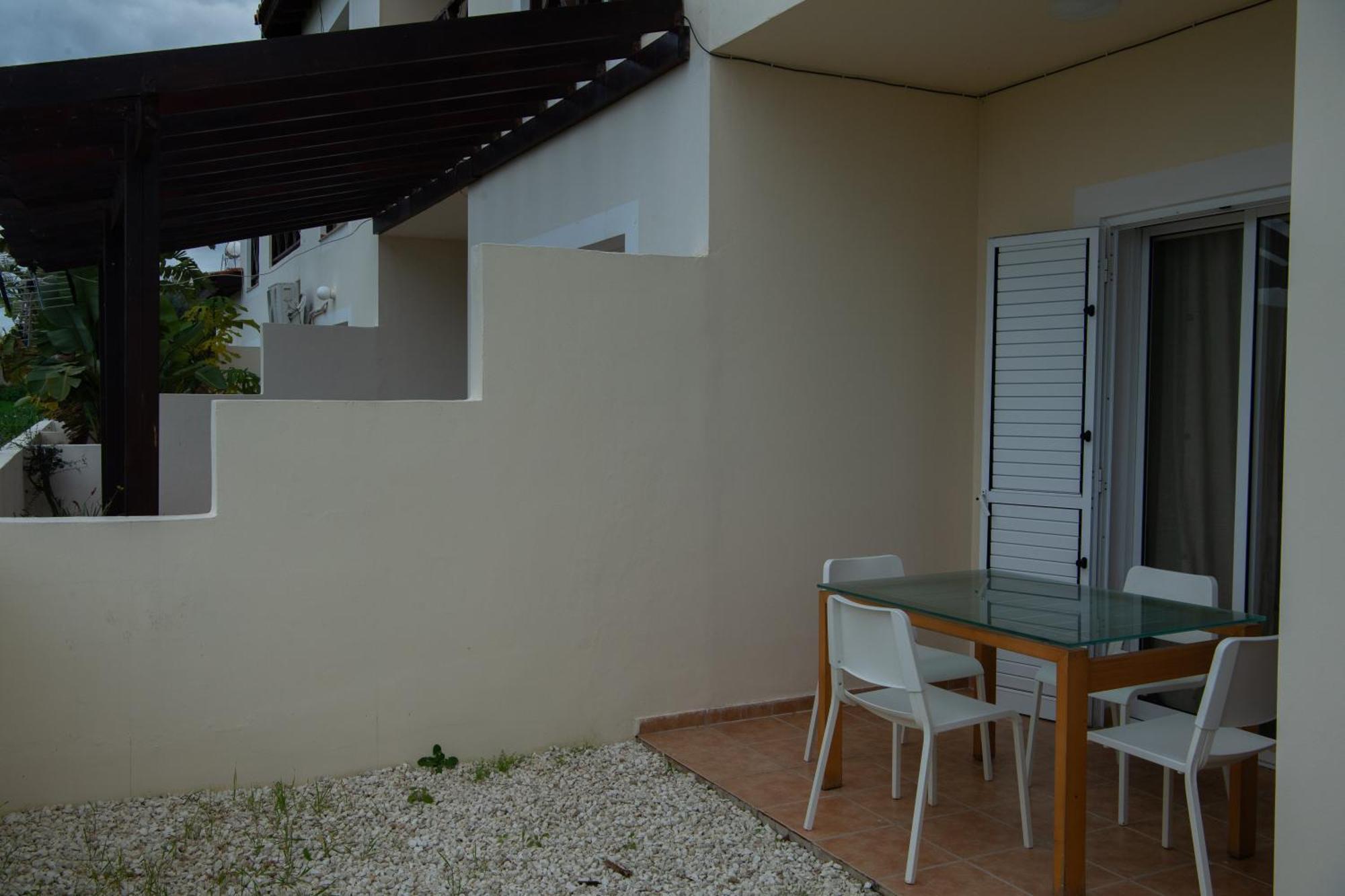 Path Latchi Beachfront Apartments エクステリア 写真