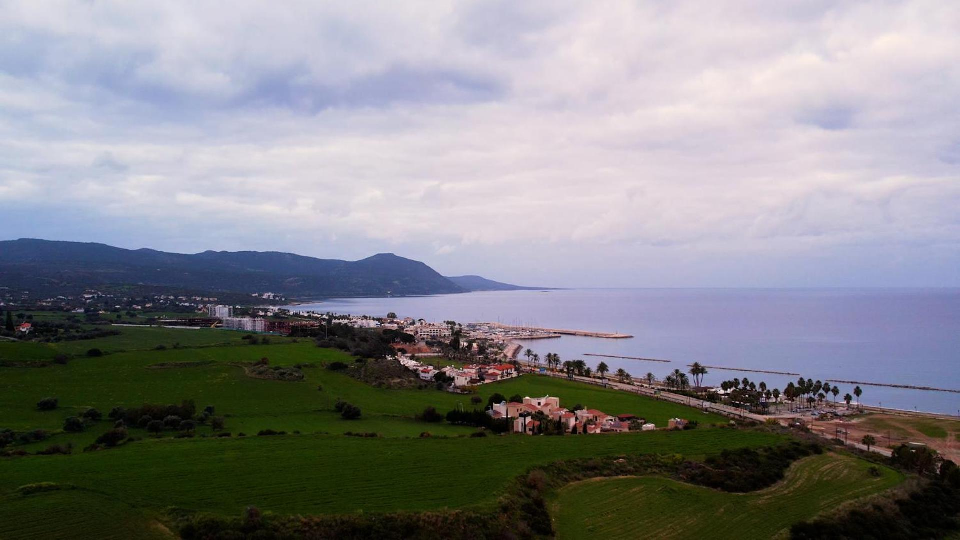 Path Latchi Beachfront Apartments エクステリア 写真