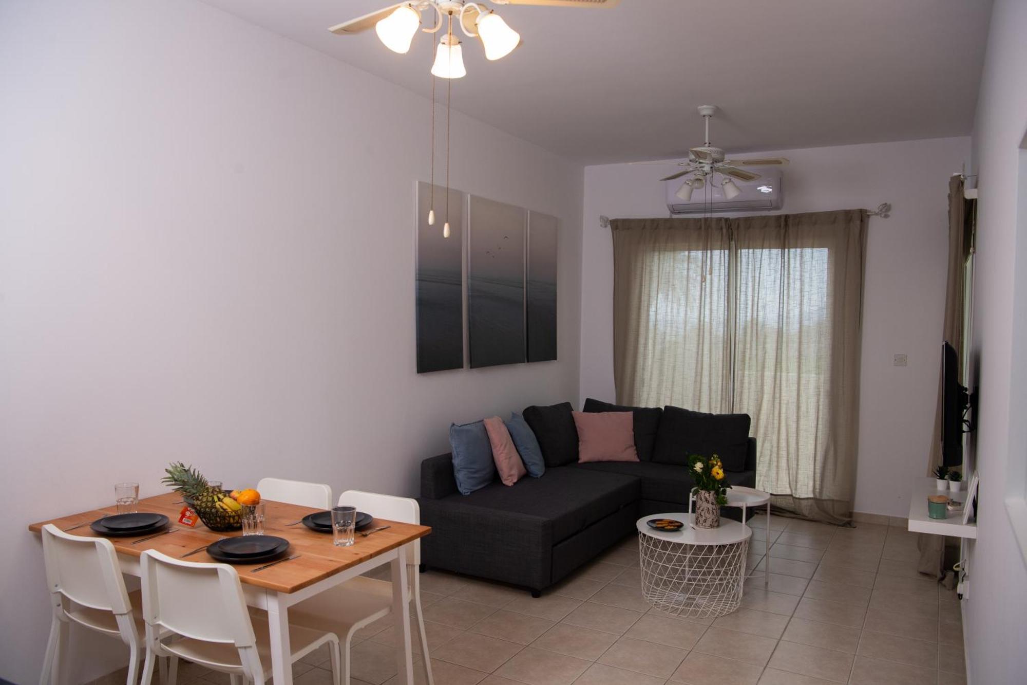 Path Latchi Beachfront Apartments エクステリア 写真